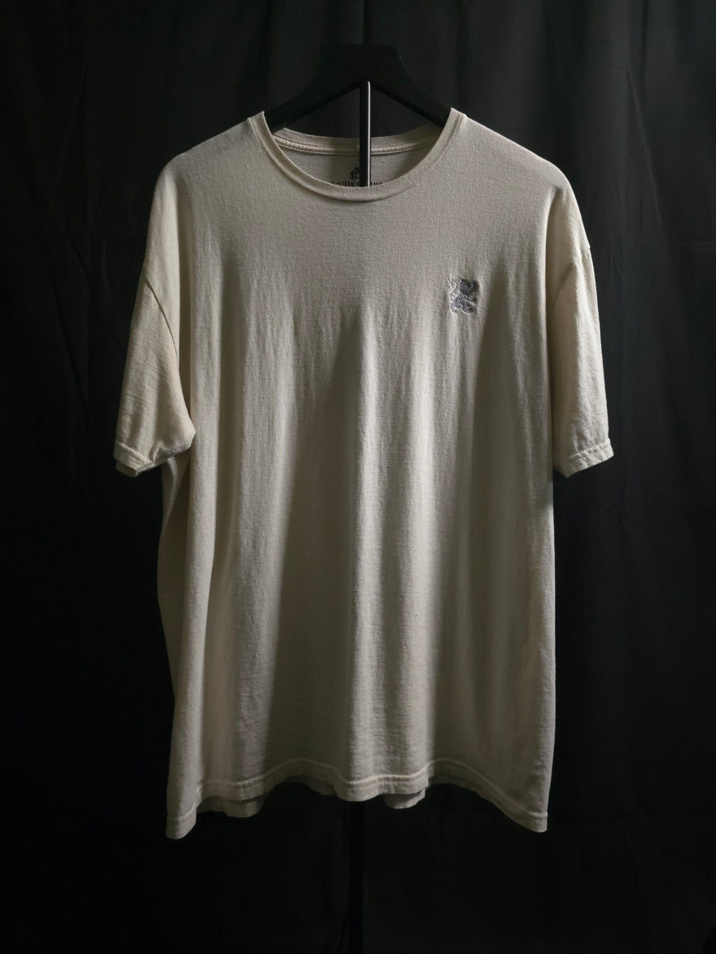 T-shirt essentiel — Lion brodé minimaliste décontracté