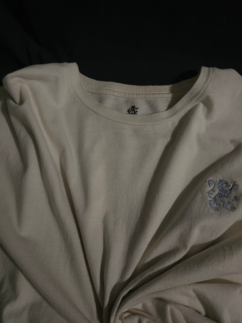 T-shirt essentiel — Lion brodé minimaliste décontracté